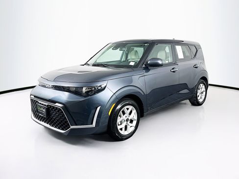 Used 2025 Kia Soul LX w/ LX Technology Package image 3
