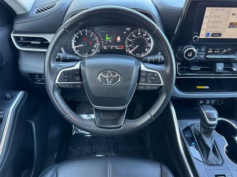 Certified 2024 Toyota Highlander XLE AWD/4WD image 14
