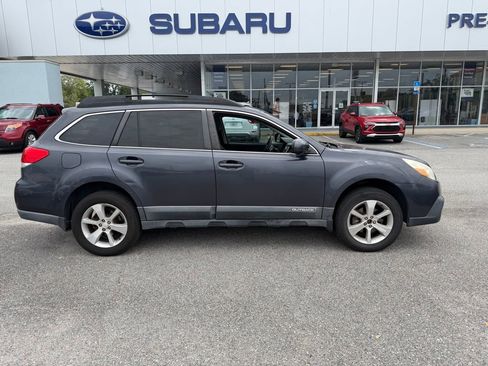 Used 2013 Subaru Outback 2.5i Limited AWD/4WD image 2