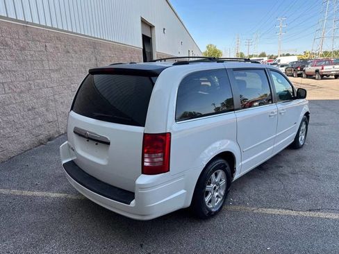 Used 2008 Chrysler Town & Country Touring image 6