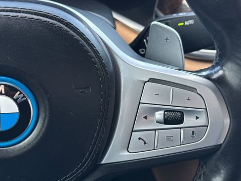 Used 2022 BMW 745e xDrive w/ M Sport Package image 28