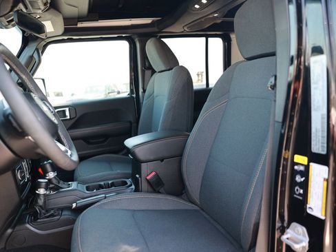 Used 2025 Jeep Wrangler Unlimited Sahara w/ Safety Group image 18