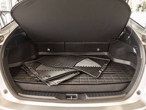 Used 2018 Toyota Prius Prime Premium image 18