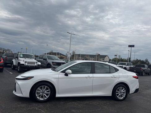 Used 2025 Toyota Camry LE image 9