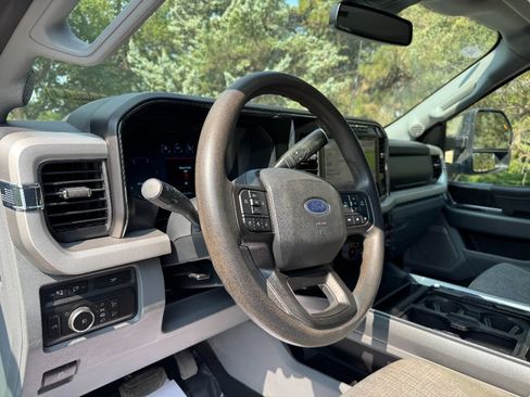 Used 2023 Ford F250 XLT w/ XLT Premium Package AWD/4WD image 12