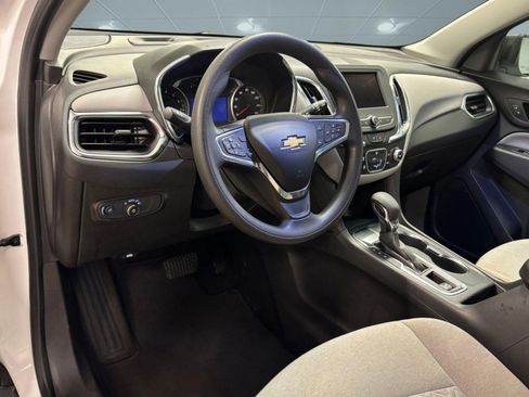 Used 2022 Chevrolet Equinox LS w/ LS Convenience Package FWD image 4