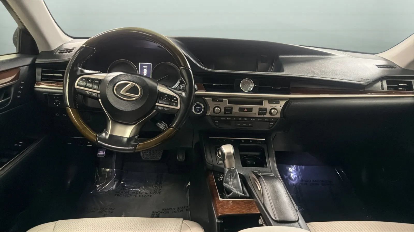 Used 2016 Lexus ES 300h w/ Luxury Package w/Wood Trim FWD image 10
