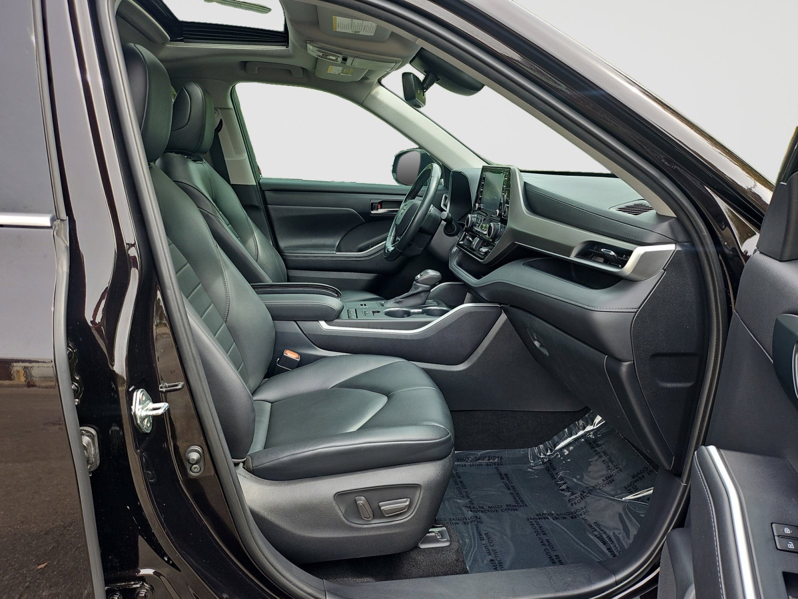 Used 2020 Toyota Highlander XLE FWD image 17