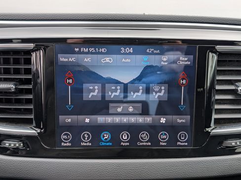 Used 2019 Chrysler Pacifica Touring Plus w/ Advanced Safetytec Group image 29
