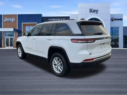 Used 2025 Jeep Grand Cherokee Laredo X image 3