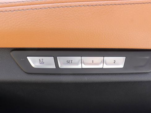 Used 2018 BMW 750i RWD image 22