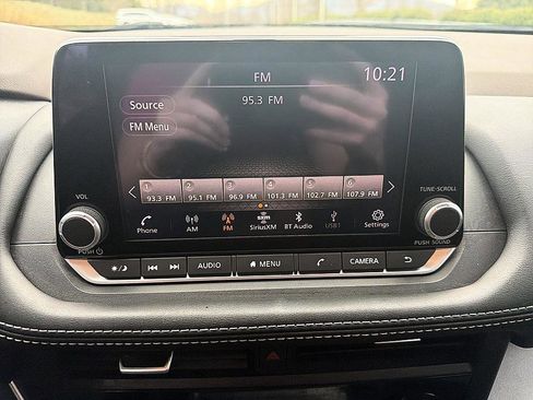 Used 2023 Nissan Rogue SV image 17