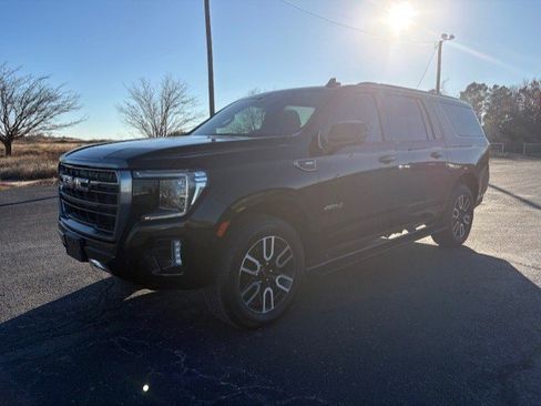 Used 2023 GMC Yukon XL AT4 w/ AT4 Premium Package image 2