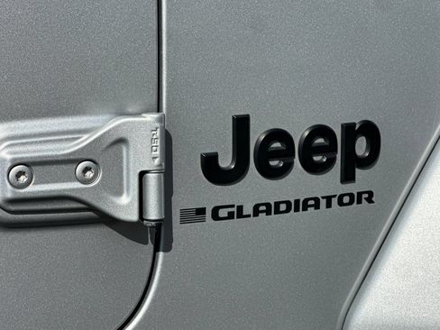 Used 2023 Jeep Gladiator Sport AWD/4WD image 26