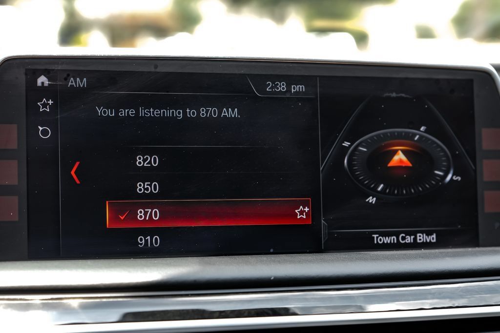 Used 2018 BMW 740i RWD image 23