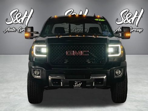 Used 2017 GMC Sierra 2500 Denali w/ Suspension Package, Off-Road AWD/4WD image 22