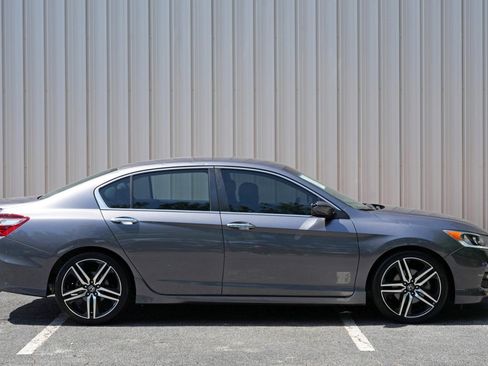 Used 2017 Honda Accord Sport image 46