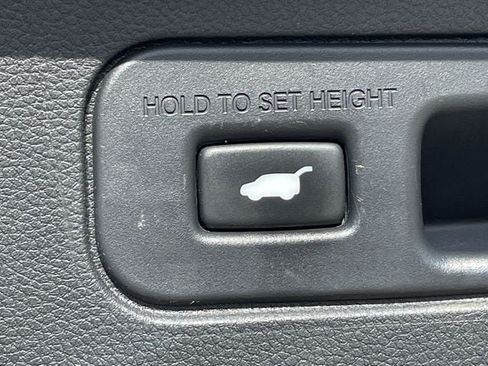 Certified 2025 Honda Pilot Touring image 31