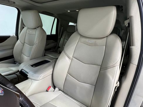 Used 2017 Cadillac Escalade Luxury AWD/4WD image 16