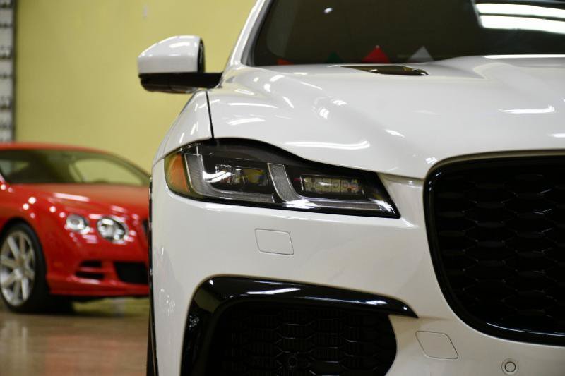 Used 2023 Jaguar F-PACE SVR AWD/4WD image 5