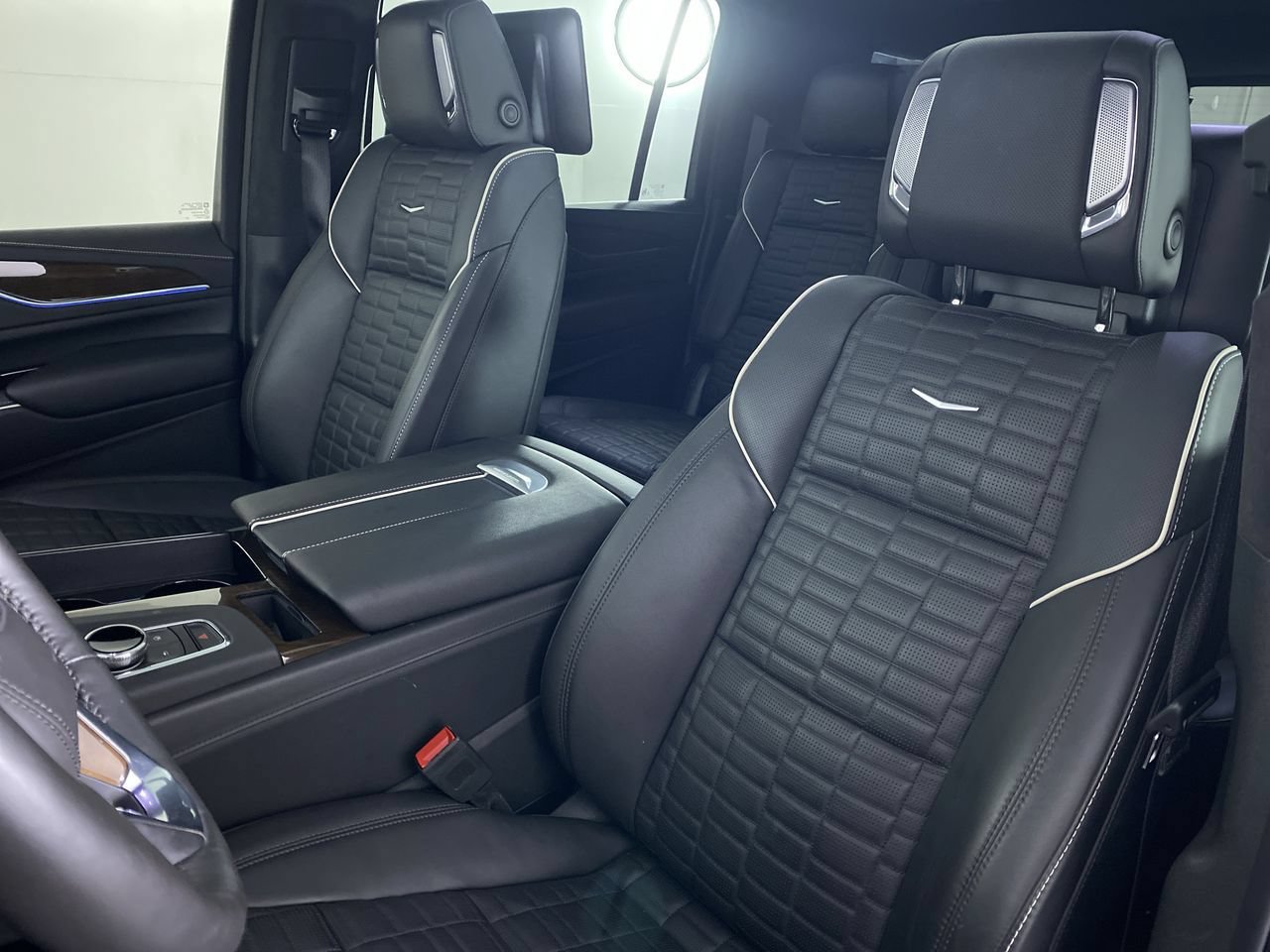 Used 2024 Cadillac Escalade ESV Sport Platinum w/ LPO, ONYX Package AWD/4WD image 11