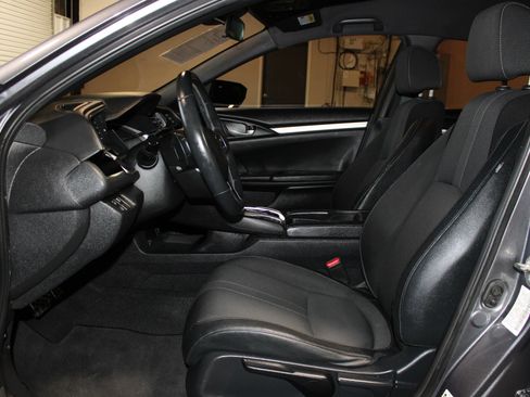 Used 2019 Honda Civic Sport image 8