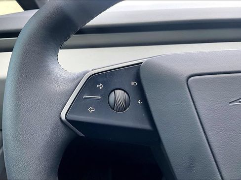 Used 2025 Tesla Cybertruck AWD Crew Cab image 18