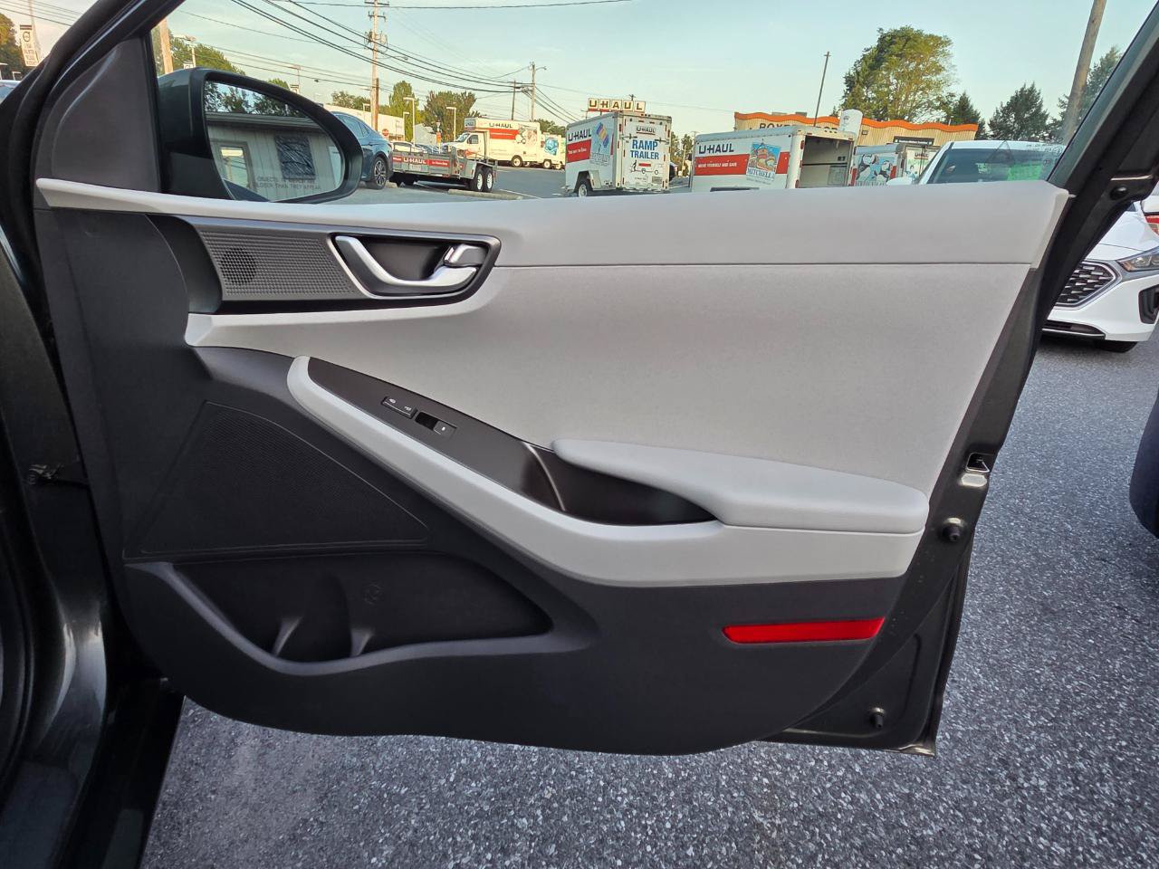 Used 2020 Hyundai Ioniq Blue FWD image 27