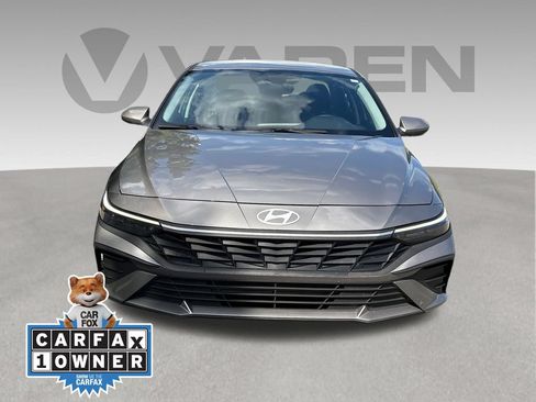 Used 2025 Hyundai Elantra SE FWD image 2