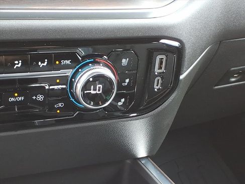 Used 2023 GMC Sierra 1500 SLT w/ SLT Premium Plus Package AWD/4WD image 34