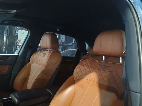 Used 2017 Bentley Bentayga image 13