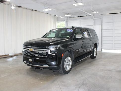Used 2024 Chevrolet Suburban Premier AWD/4WD image 4