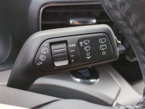 Used 2022 Ford Explorer XLT w/ Equipment Group 202A image 25