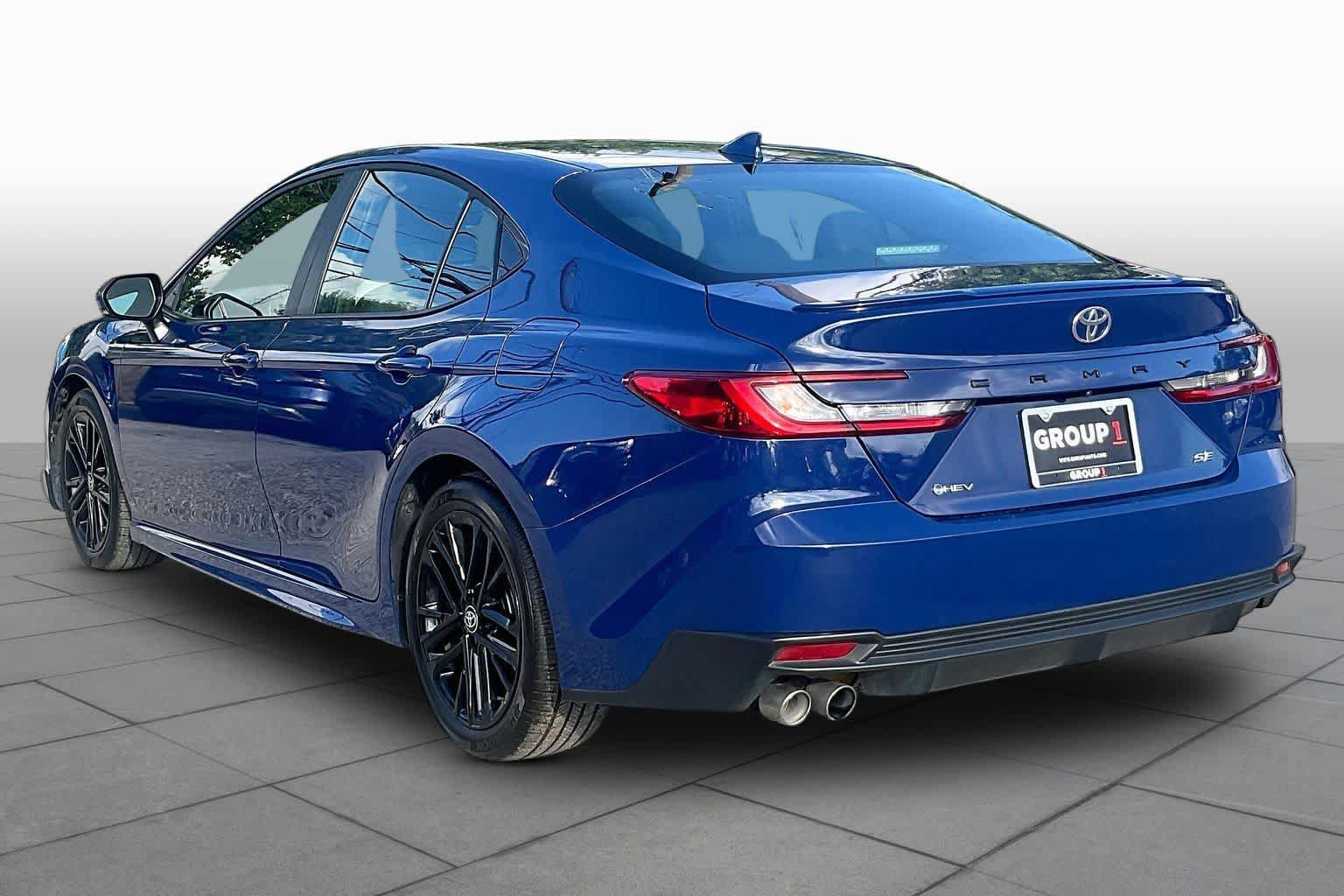 Used 2025 Toyota Camry SE FWD image 12