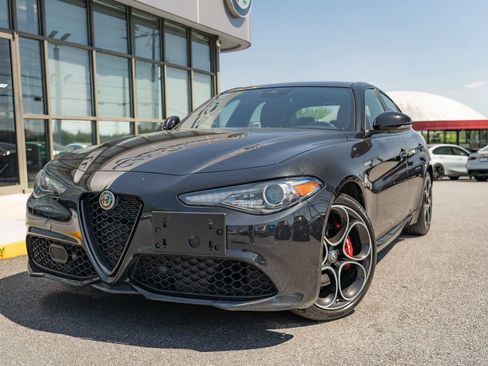 Used 2022 Alfa Romeo Giulia Veloce AWD/4WD image 2