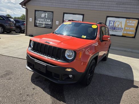 Used 2018 Jeep Renegade Altitude w/ Popular Equipment Group image 1