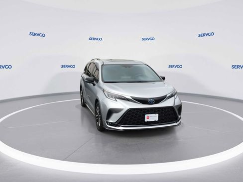 Used 2024 Toyota Sienna XSE FWD image 3