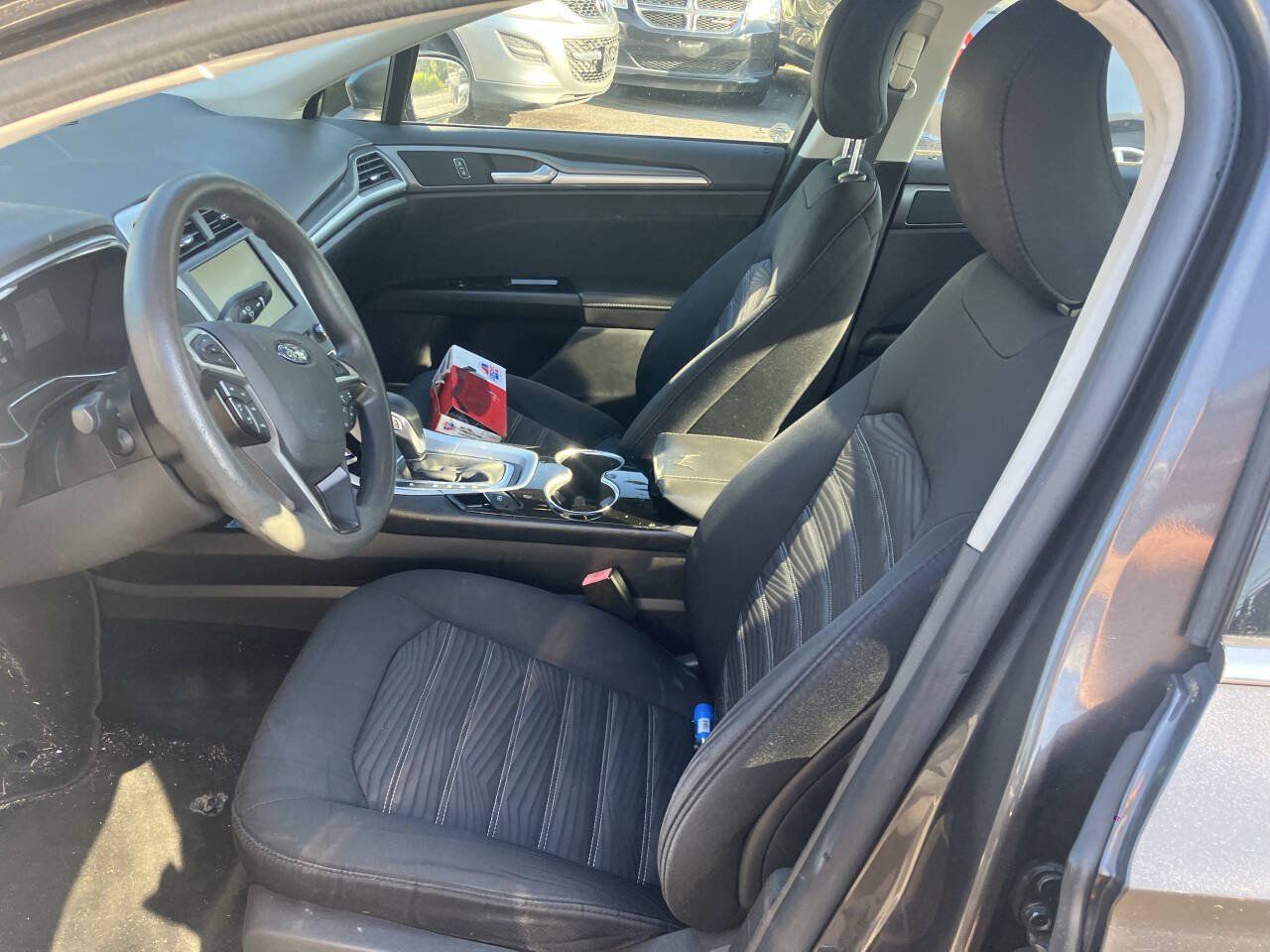 Used 2016 Ford Fusion SE FWD image 4