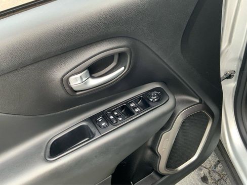 Used 2020 Jeep Renegade Limited AWD/4WD image 21