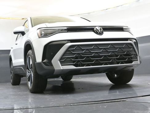 Used 2025 Volkswagen Taos SE image 33