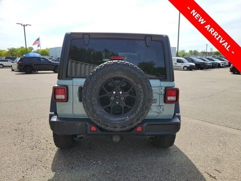 Used 2024 Jeep Wrangler Unlimited Sport AWD/4WD image 4