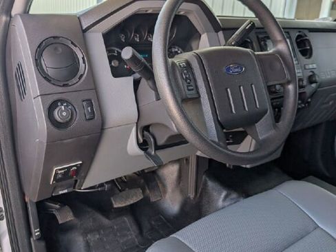 Used 2014 Ford F550 2WD Regular Cab Super Duty image 32
