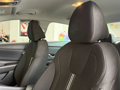 Used 2022 Hyundai Elantra SEL w/ Convenience Package FWD image 10