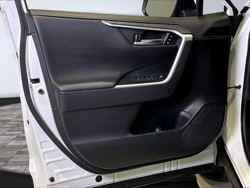 Used 2022 Toyota RAV4 Limited image 20