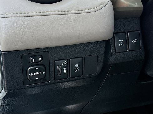 Used 2014 Toyota RAV4 Limited image 10