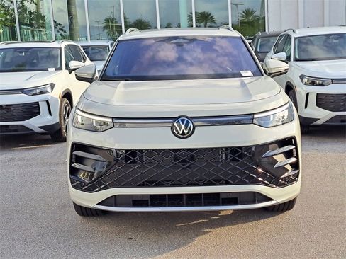 New 2026 Volkswagen Tiguan SEL R-Line image 2