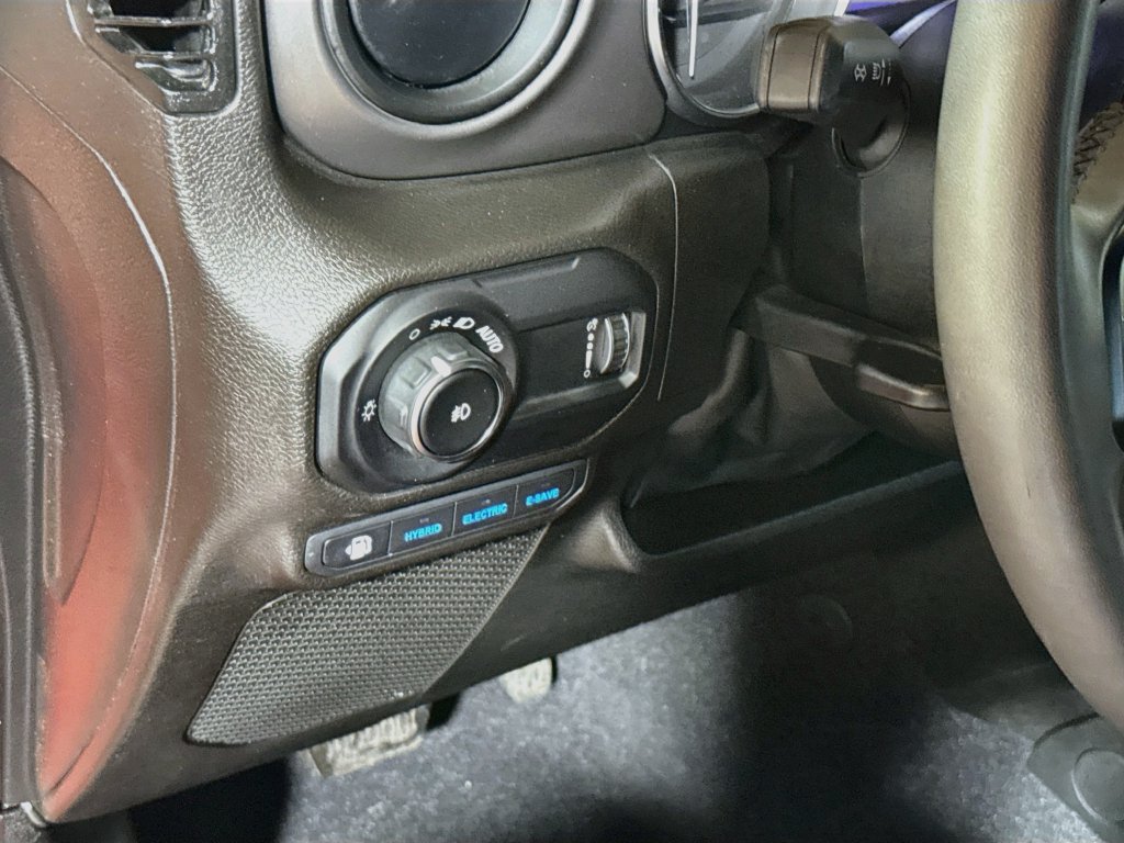 Used 2023 Jeep Wrangler Unlimited w/ Sun & Screen Package AWD/4WD image 11