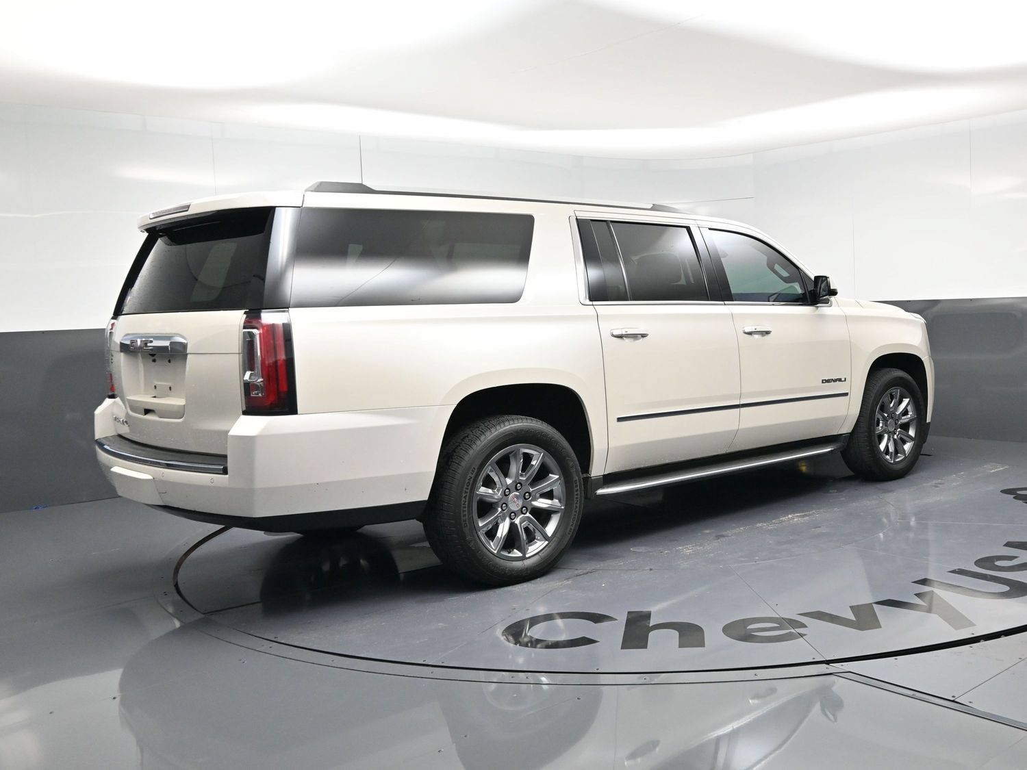 Used 2015 GMC Yukon XL Denali w/ Open Road Package AWD/4WD image 3