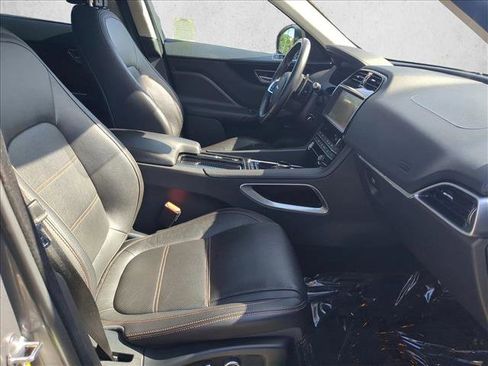 Used 2019 Jaguar F-PACE Prestige image 21