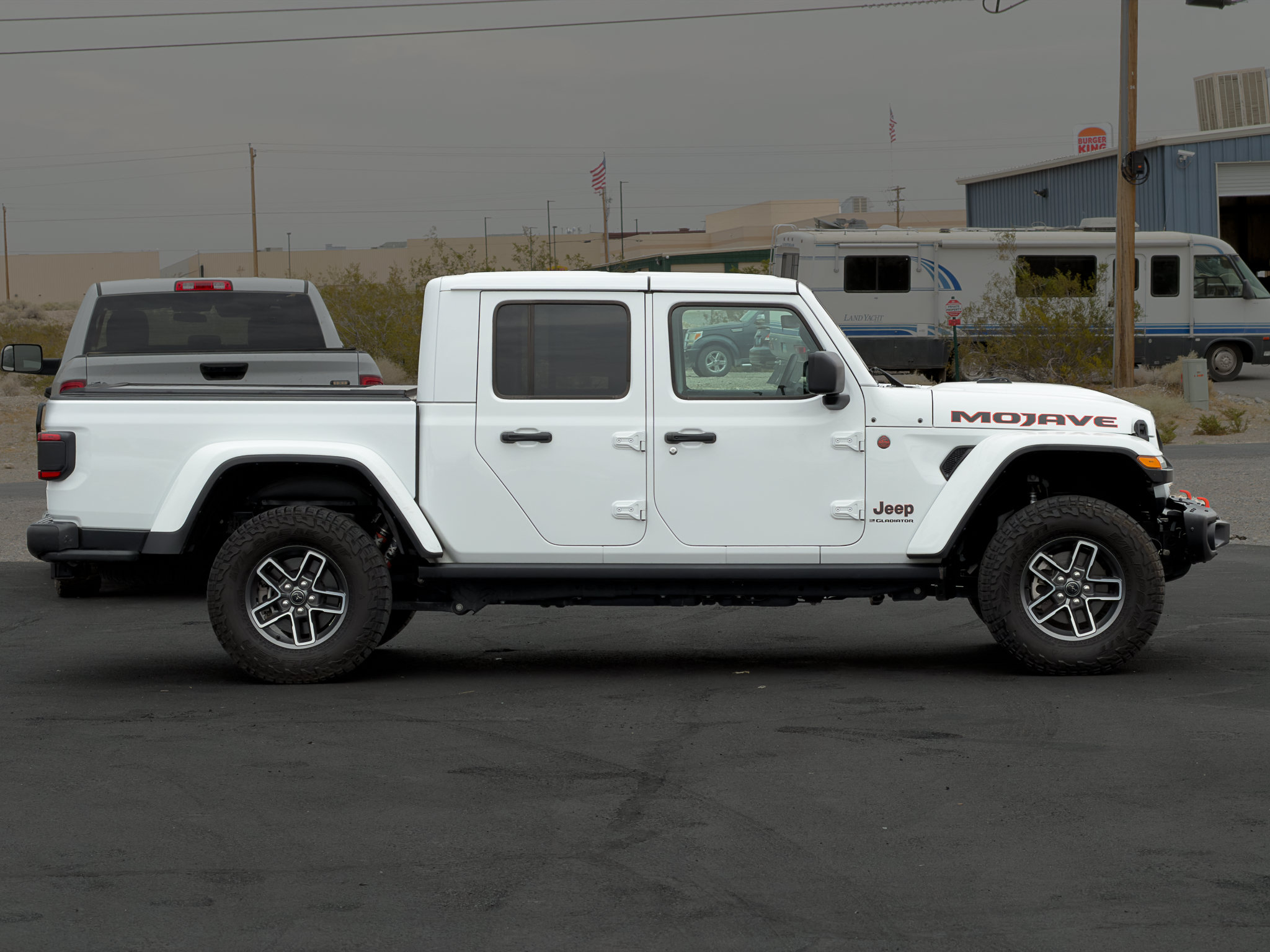 Used 2024 Jeep Gladiator Mojave AWD/4WD image 6